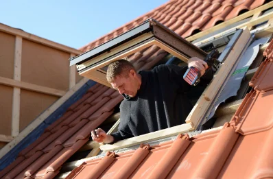 Pose de fenêtres de toit Velux à Freulleville